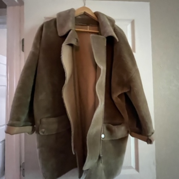 Free People over sized faux fur and vegan leather lined coat. - Picture 2 of 3